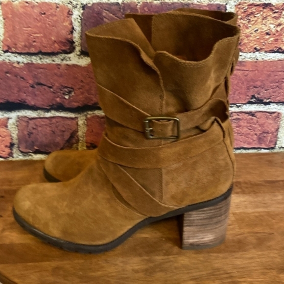 Clarks Malvet Doris Tan Brown Suede Block Heel Moto Western Boots Size 9.5 - Picture 9 of 12